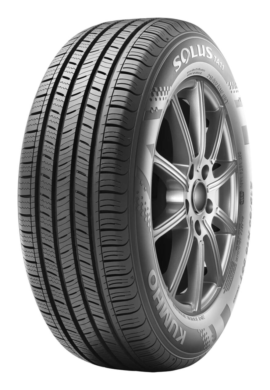 Kumho Solus All-Season Tire - 205/55 R16 . Reliable Performance & Comfort